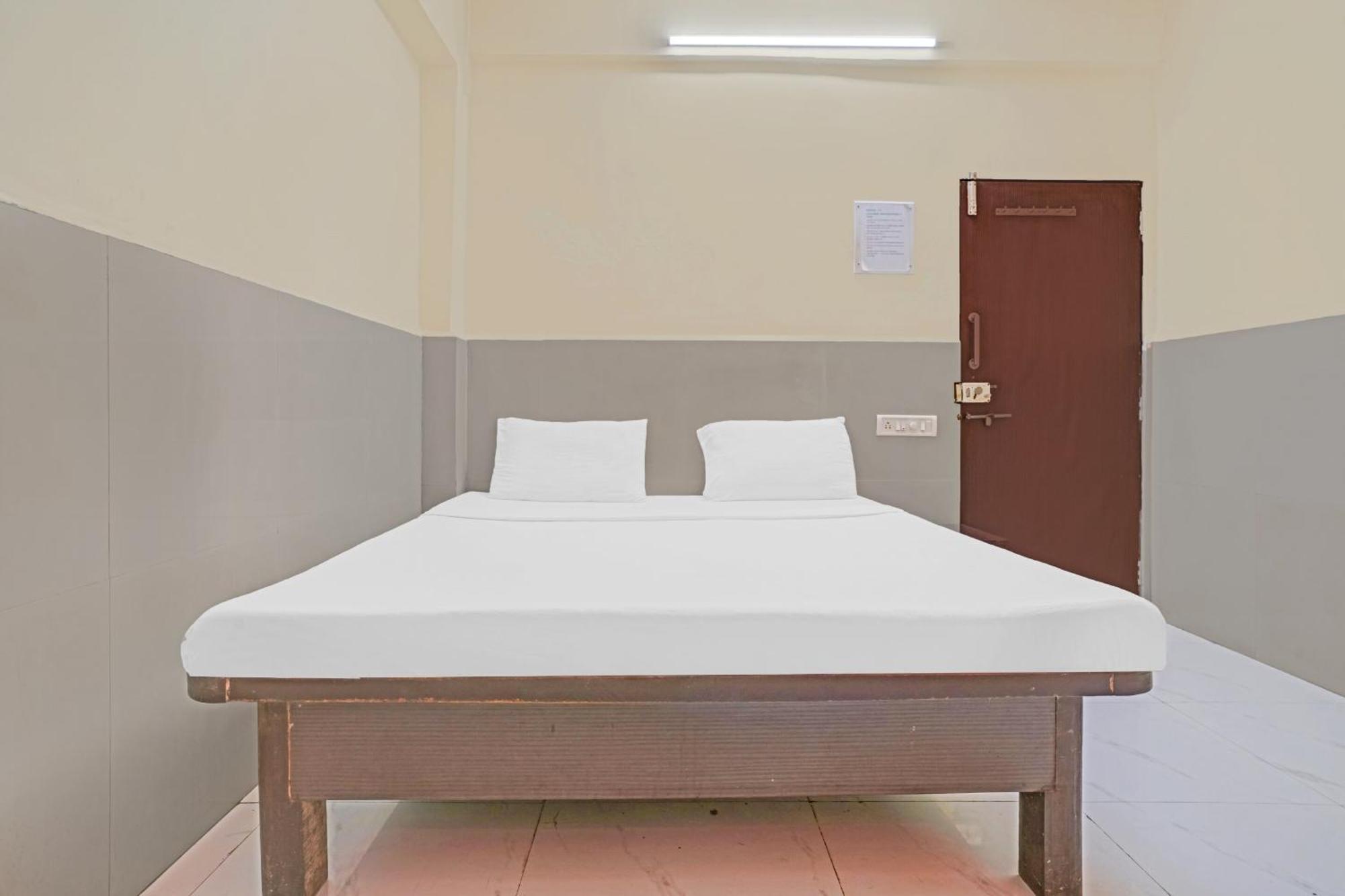 Spot On 81122 Alfa Lodge Bombaj Zewnętrze zdjęcie